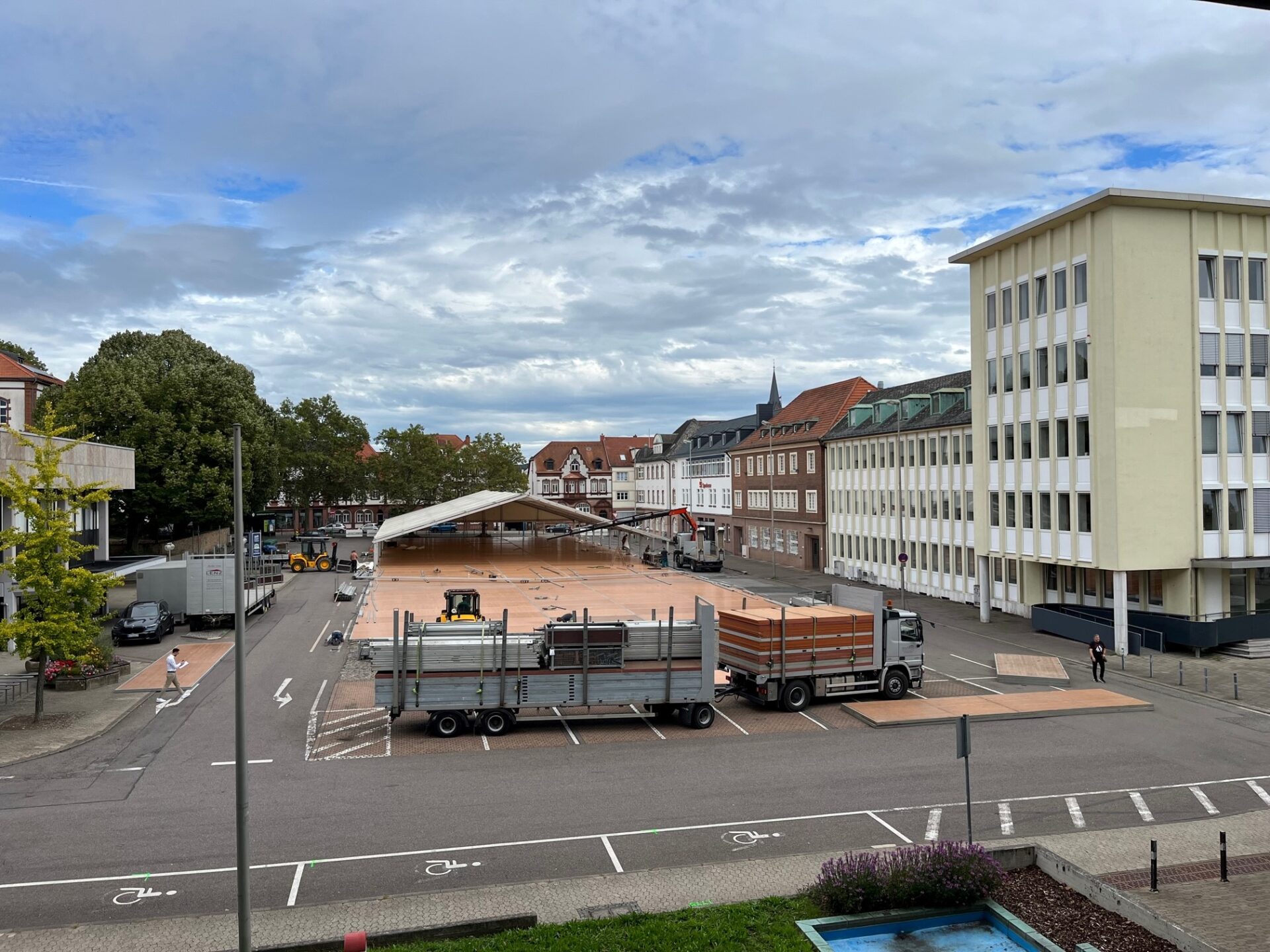 Aufbau der Ingobertusmesse gestartet