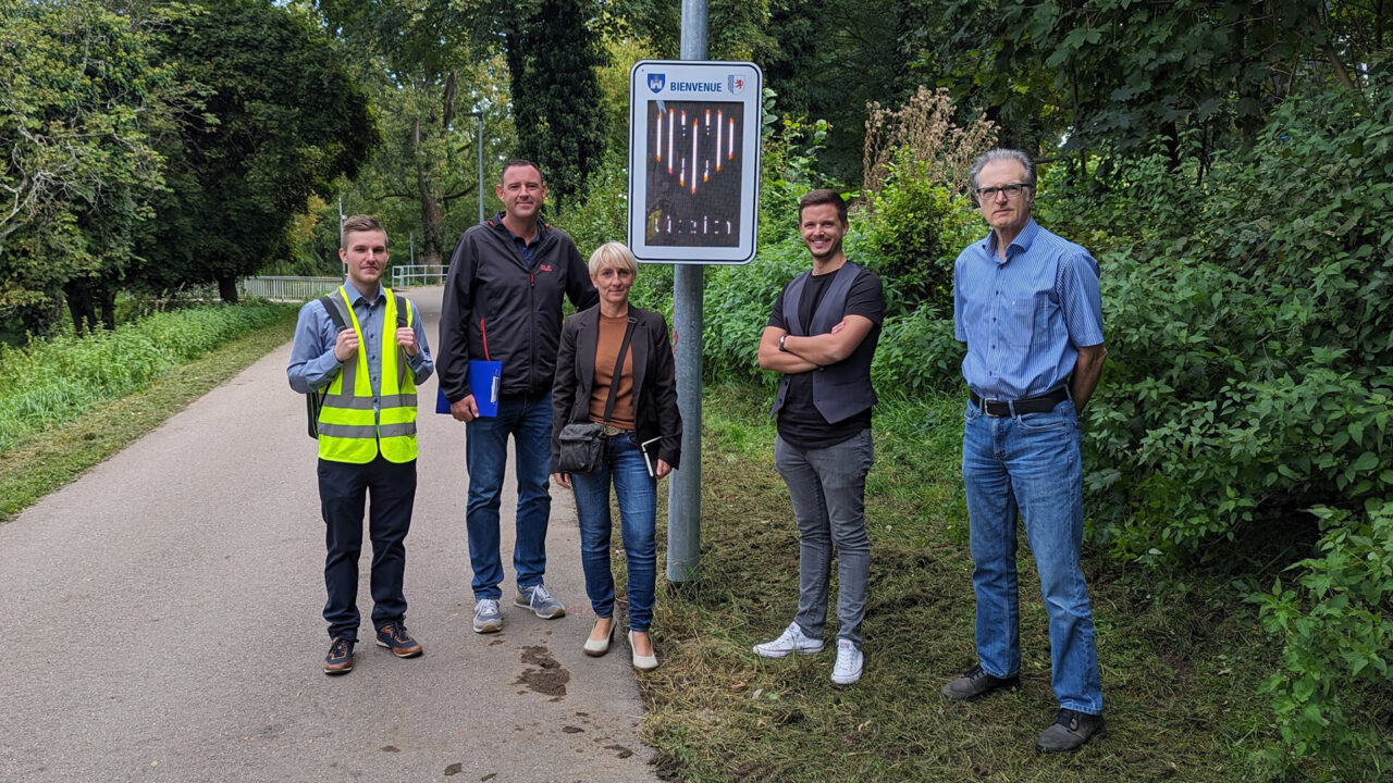 Mitarbeiter der Stadtverwaltungen von St. Ingbert, Homburg und Saarlouis ließen sich von Pascal Claßen von der Firma DataCollect ARGOS KI Video-Detektionssystem sowie das DSD flex Display erläutern.