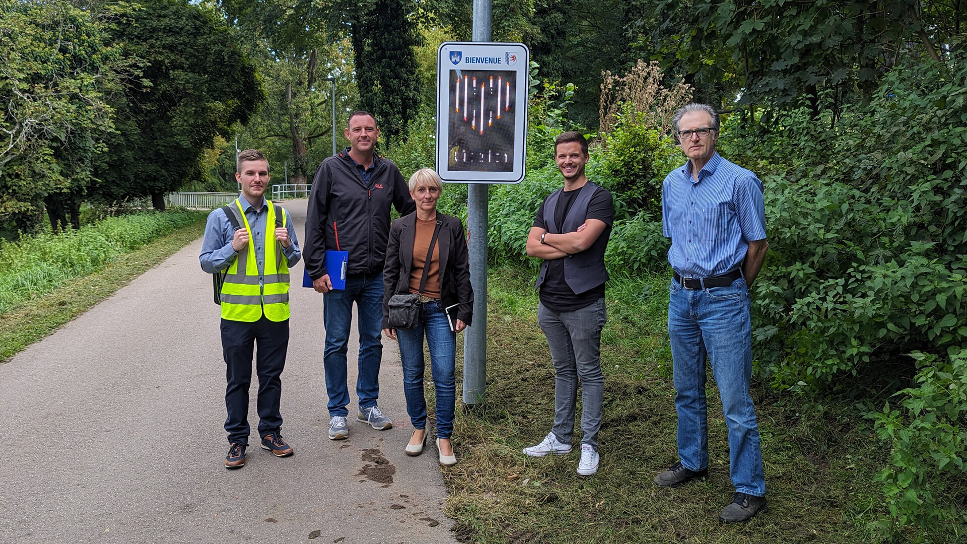 Mitarbeiter der Stadtverwaltungen von St. Ingbert, Homburg und Saarlouis ließen sich von Pascal Claßen von der Firma DataCollect ARGOS KI Video-Detektionssystem sowie das DSD flex Display erläutern.